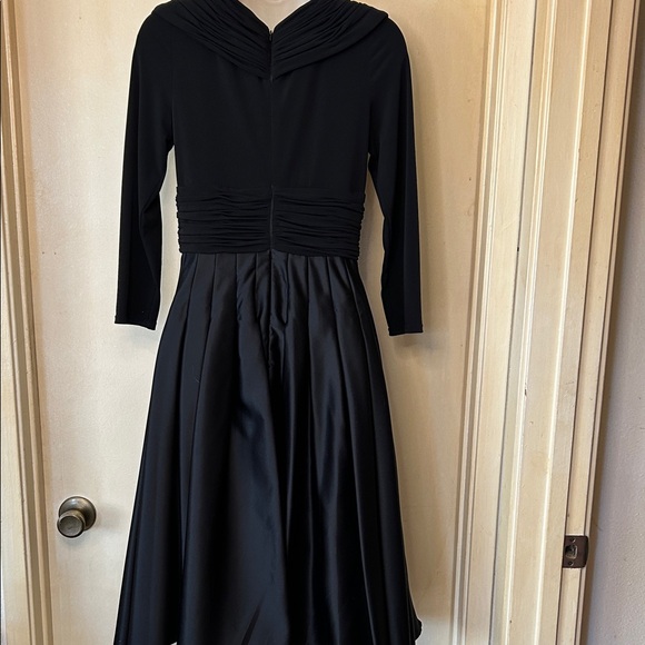 Eliza J Black Jersey and Satin Fit and Flare Cocktail dress size 6 - Picture 6 of 13